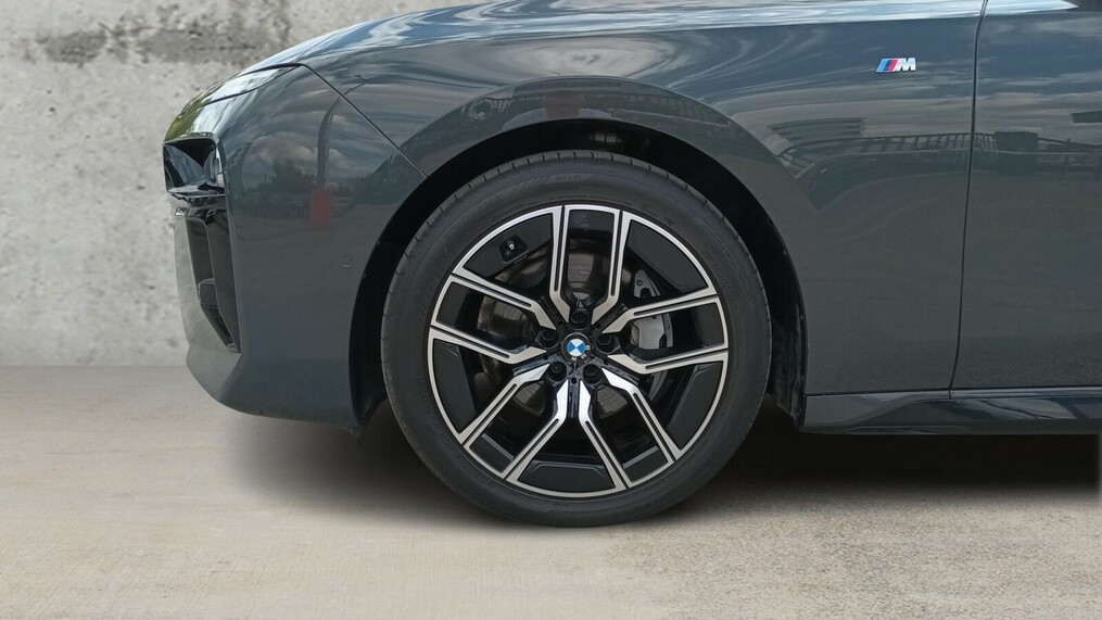 BMW Serii 7, 740