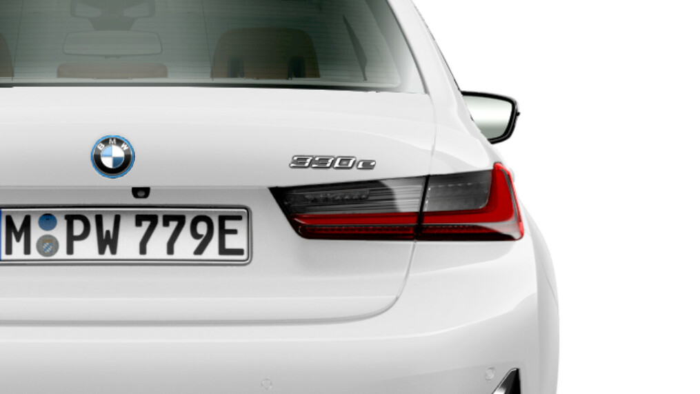 BMW Seria 3, 330
