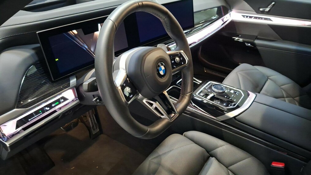 BMW Serii 7, 740