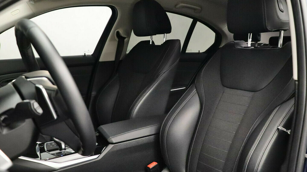 BMW Seria 3, 330