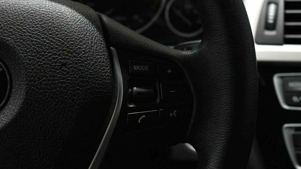 BMW Serii 3, 318