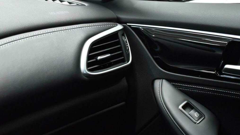 Infiniti Q30