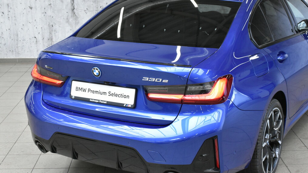BMW Serii 3, 330