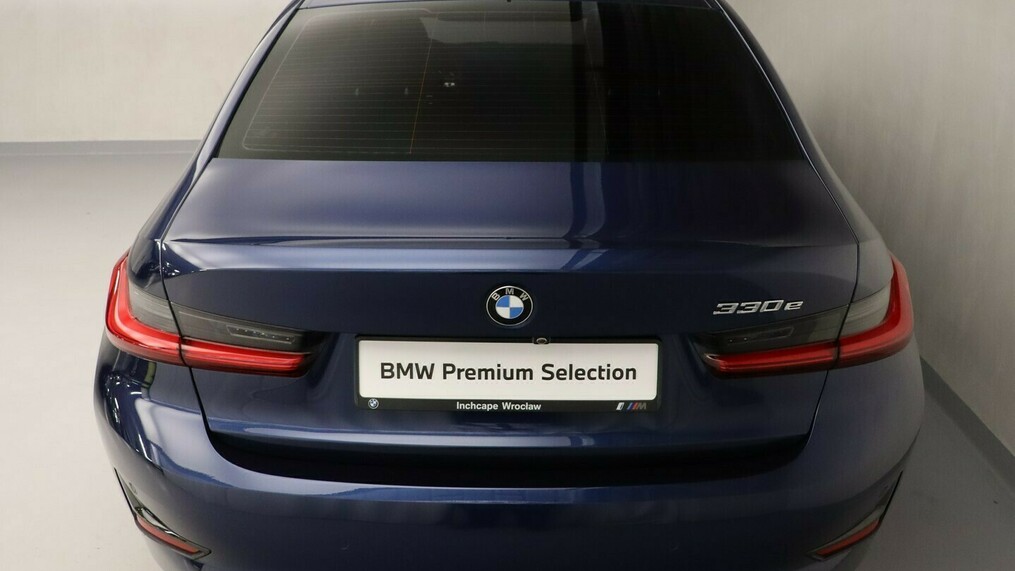 BMW Serii 3, 330