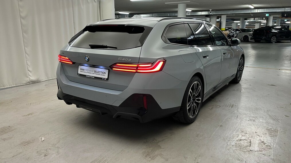 BMW Serii 5, 520