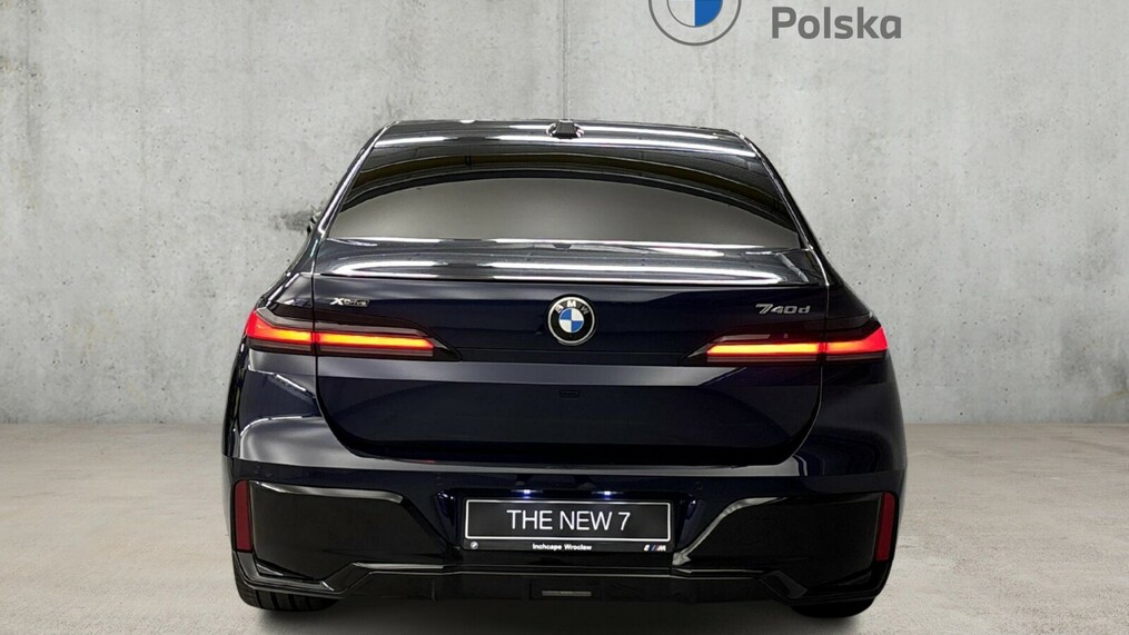 BMW Serii 7, 740