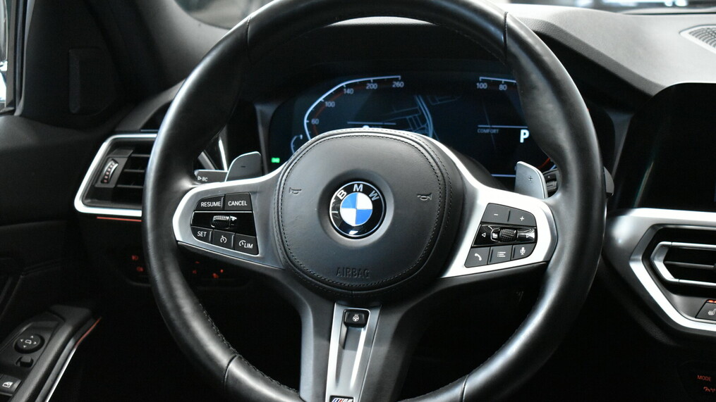 BMW Serii 3, 330