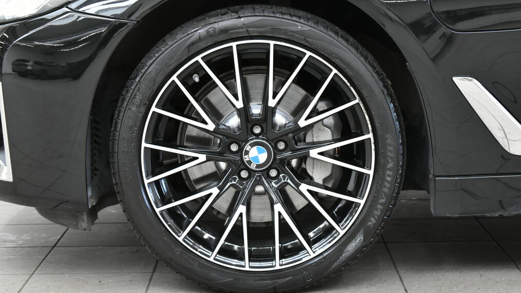 BMW Serii 5, 530