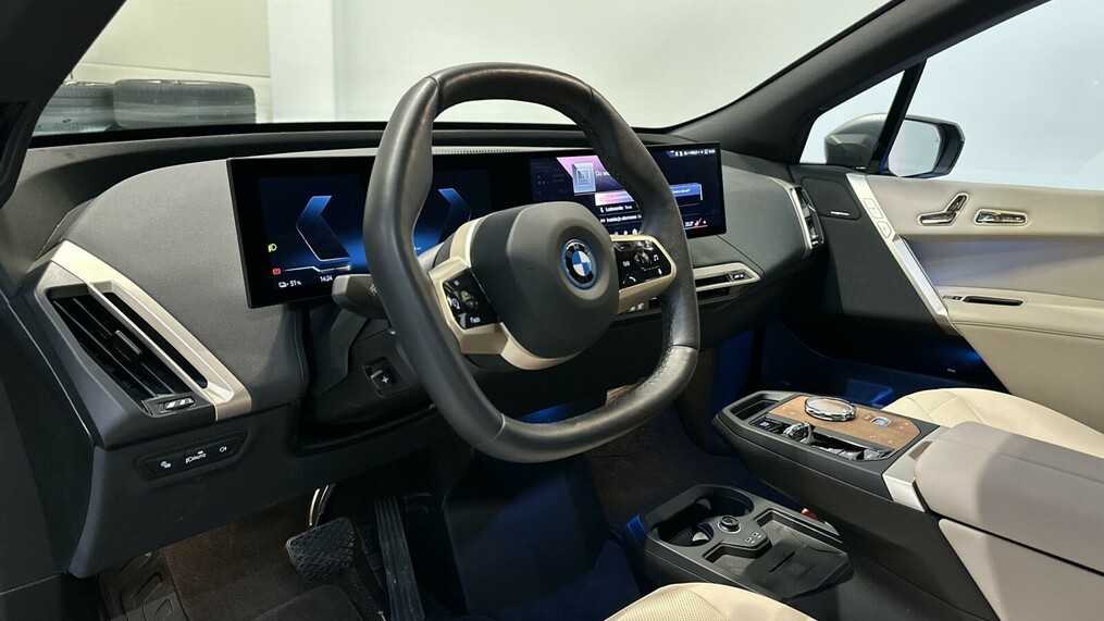 BMW iX