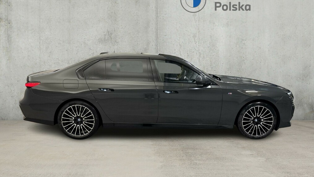 BMW Serii 7, 740