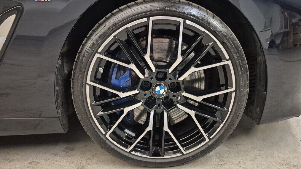 BMW Serii 8, 850