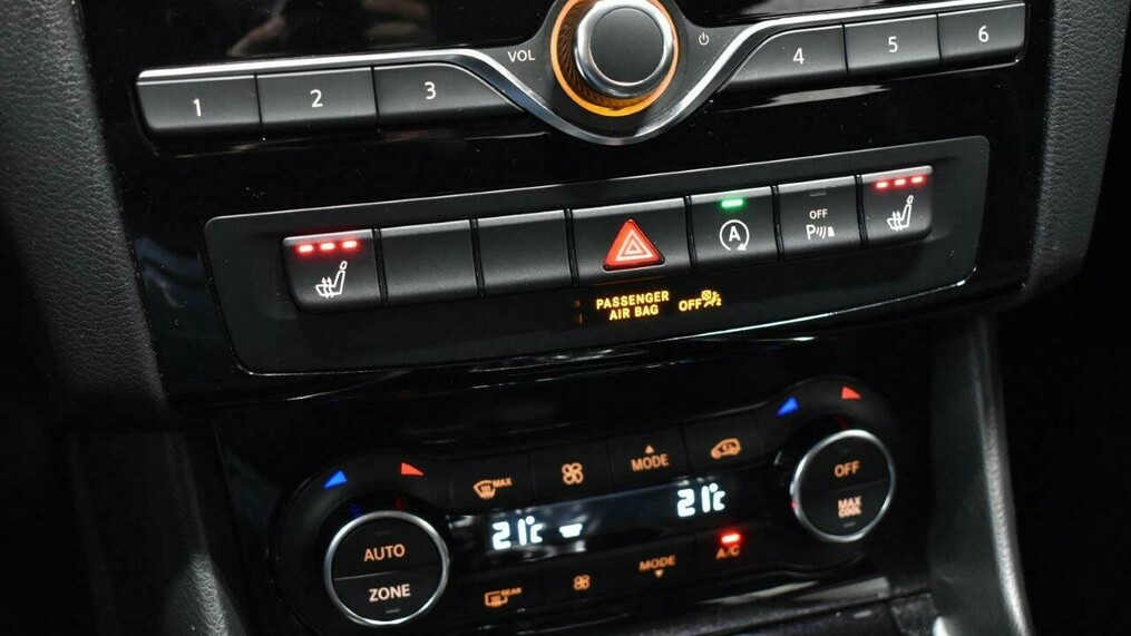 Infiniti Q30