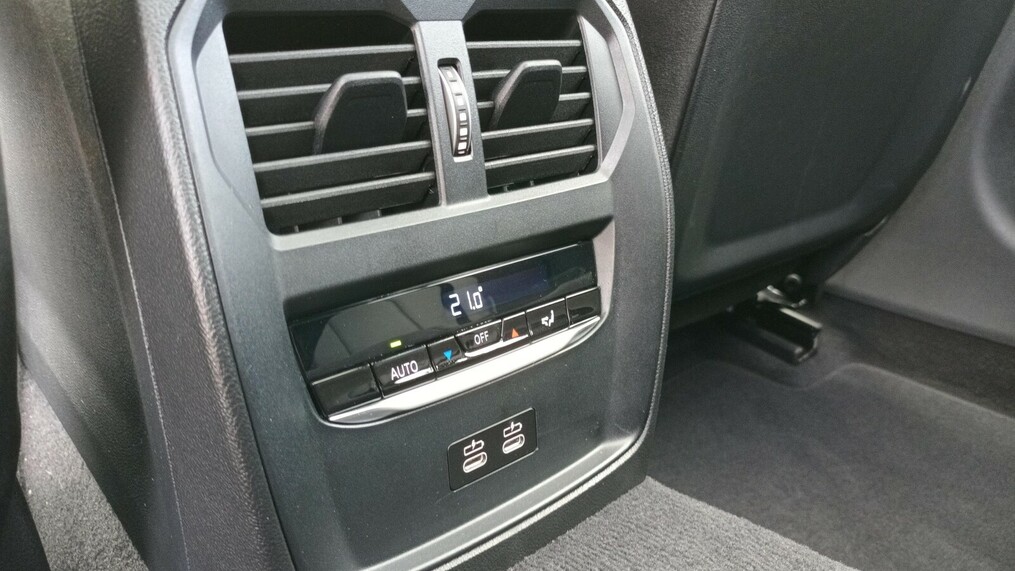 BMW Serii 3, 330
