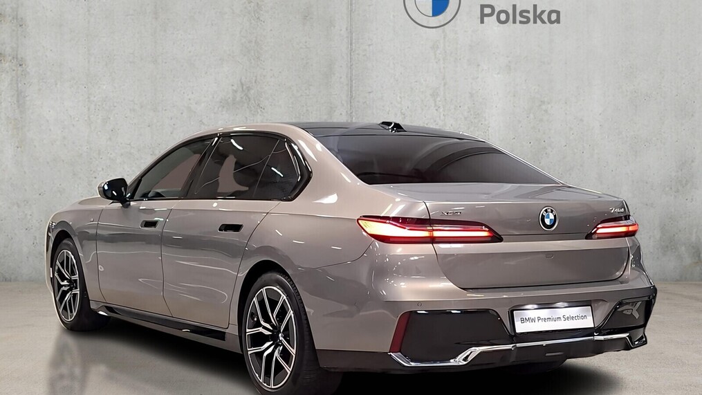 BMW Serii 7, 740