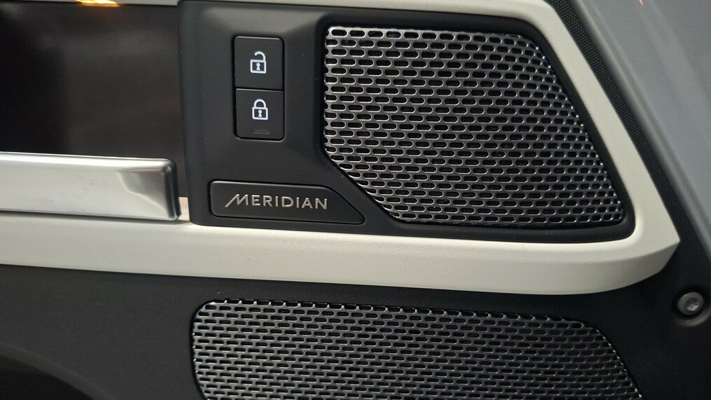 Land Rover Defender 110