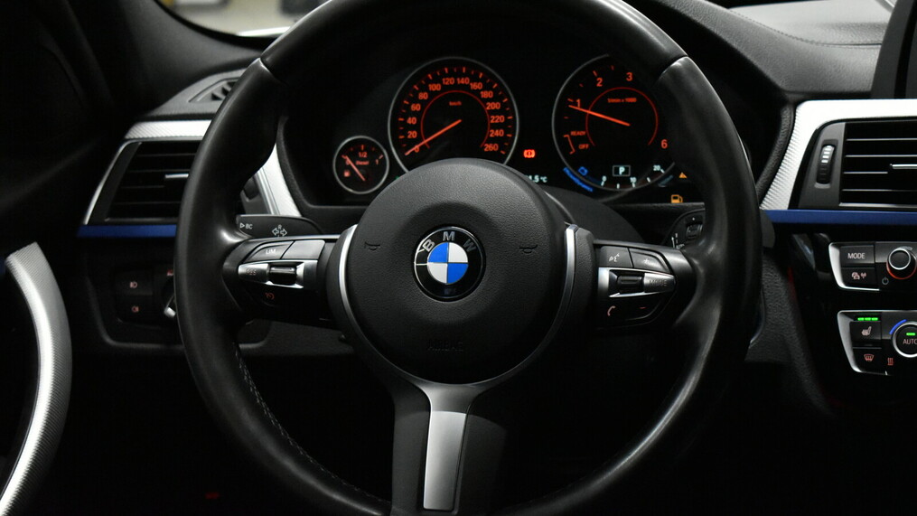 BMW Serii 3, 320