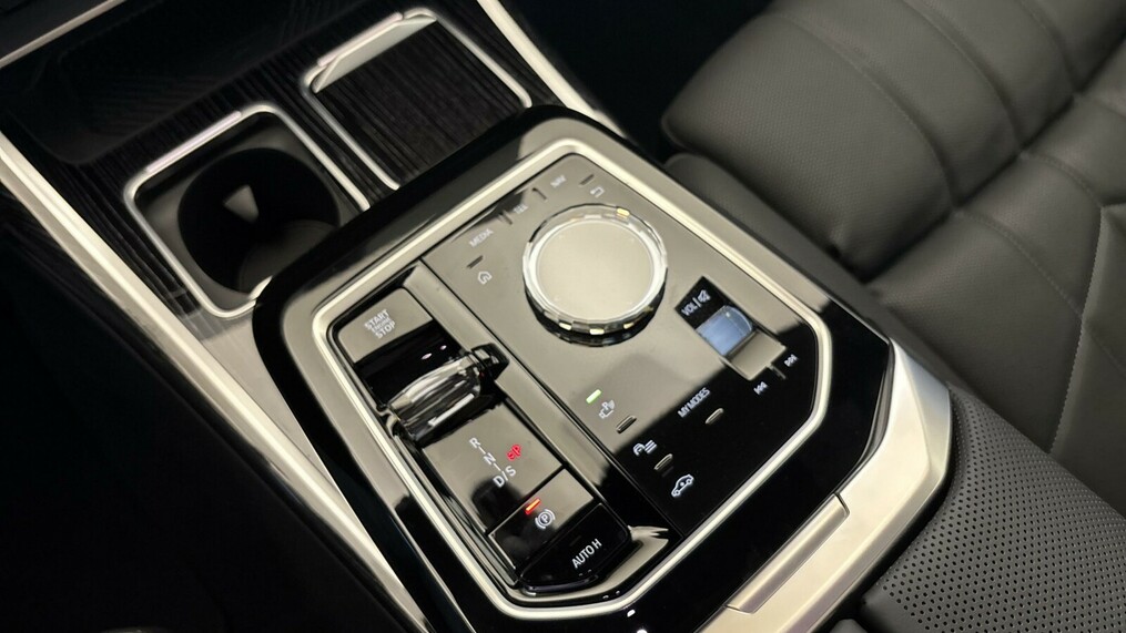 BMW Serii 7, 750