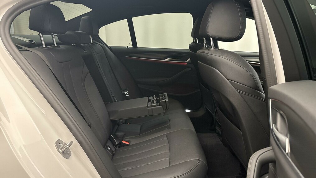 BMW Serii 5, 530