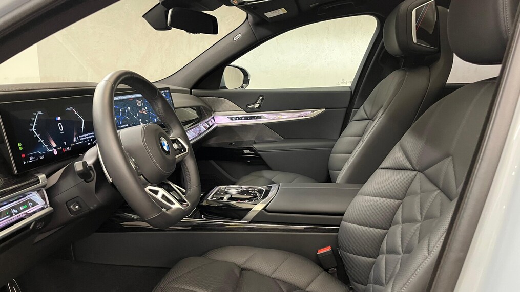 BMW Serii 7, 740