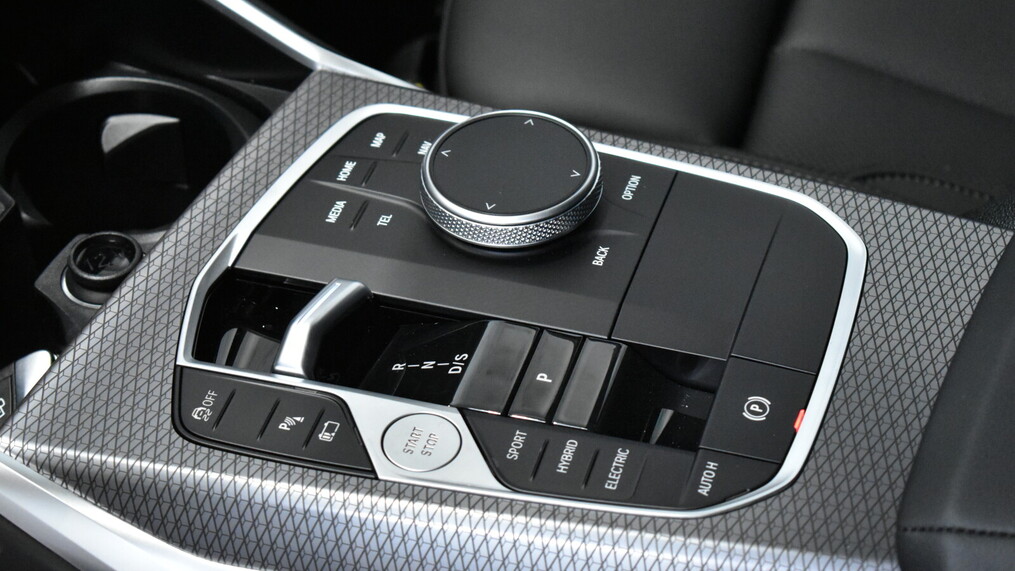 BMW Serii 3, 330