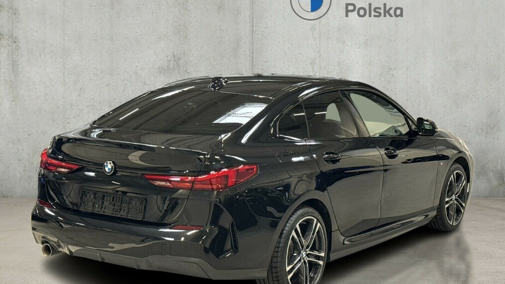 BMW Serii 2, 218