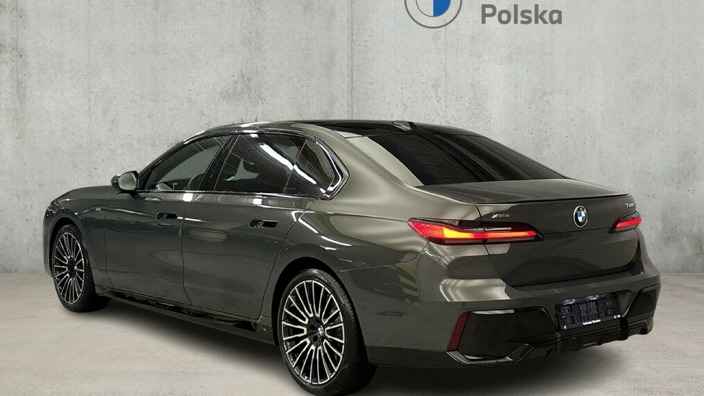BMW Seria 7, 740