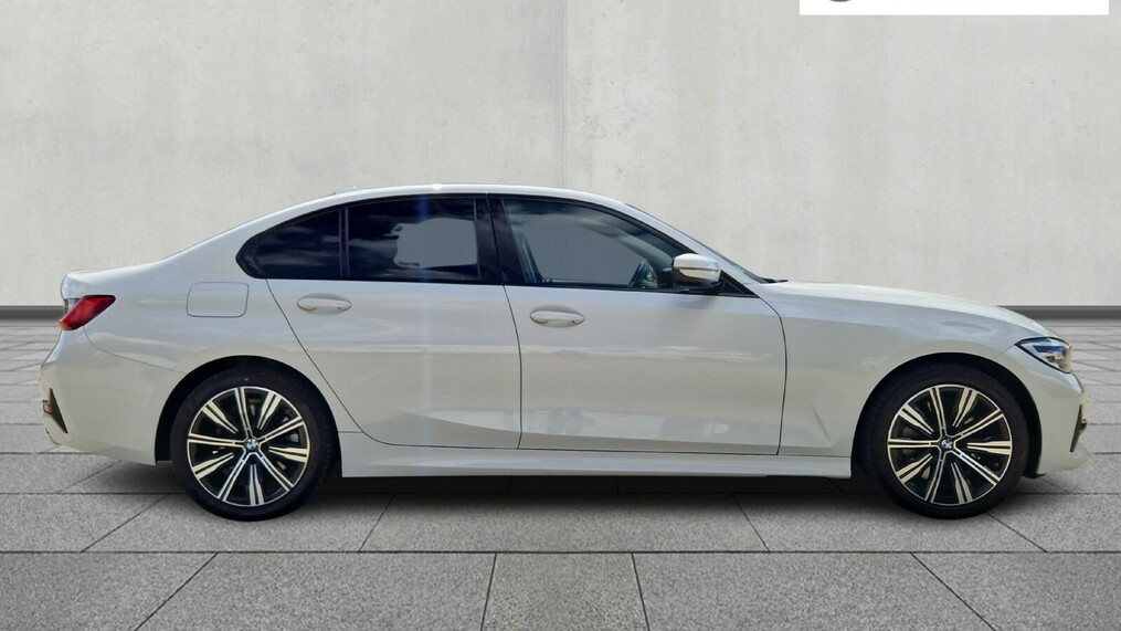 BMW Serii 3, 330