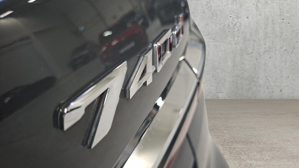 BMW Serii 7, 740