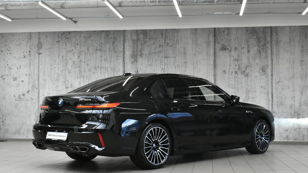 BMW Serii 7, 760