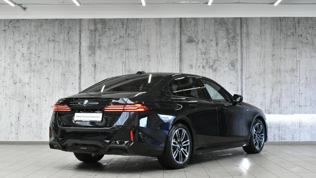 BMW Serii 5, 520