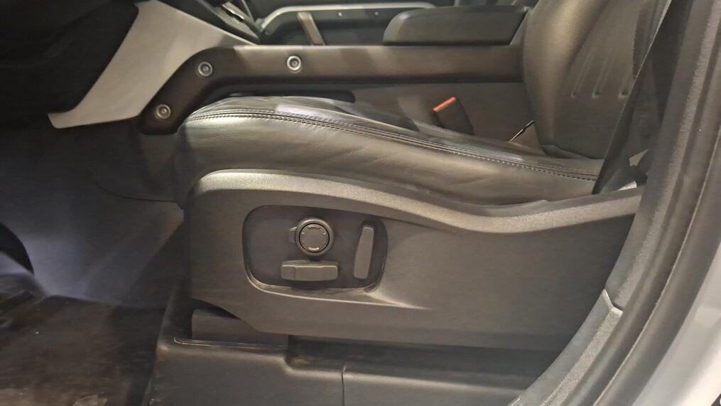 Land Rover Defender 110