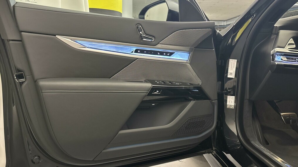 BMW Serii 7, 750