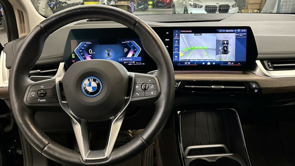 BMW Serii 2, 225