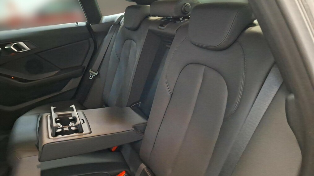 BMW Serii 2, 218
