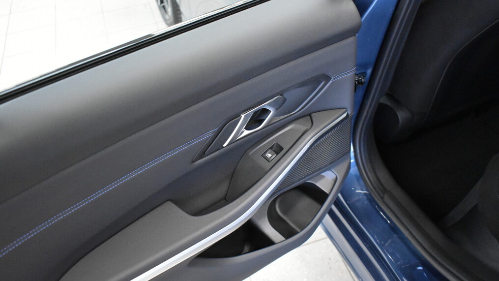 BMW Serii 3, 330