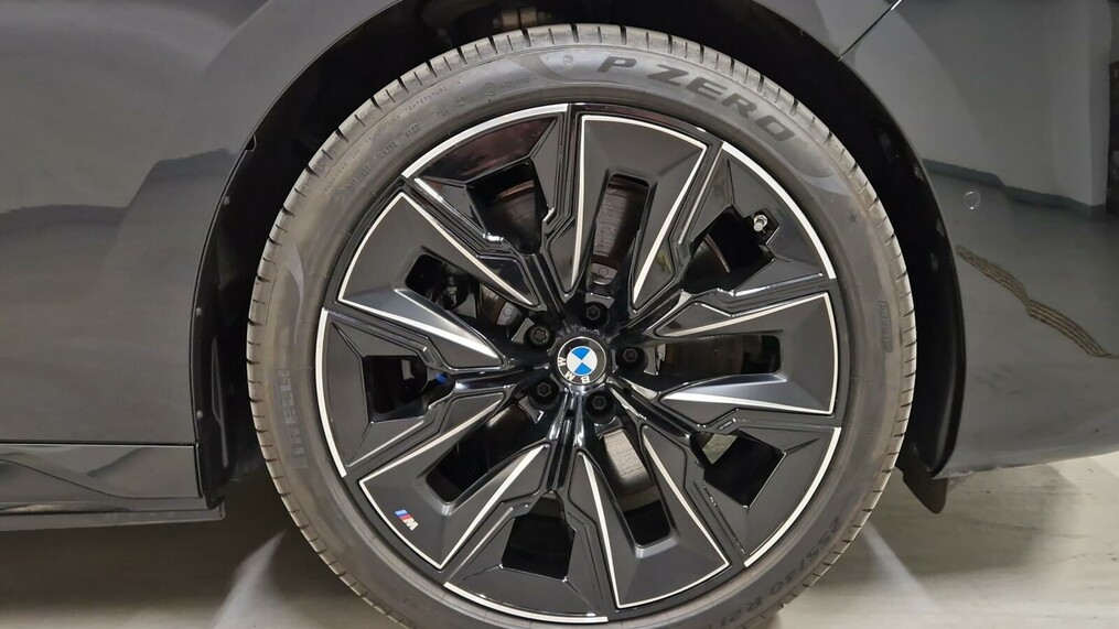 BMW Seria 7 i7