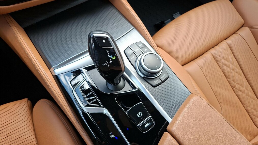 BMW Serii 5, 520