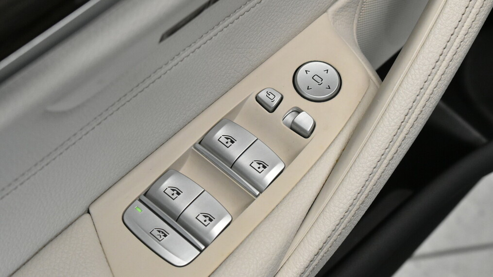 BMW Seria 5, 530