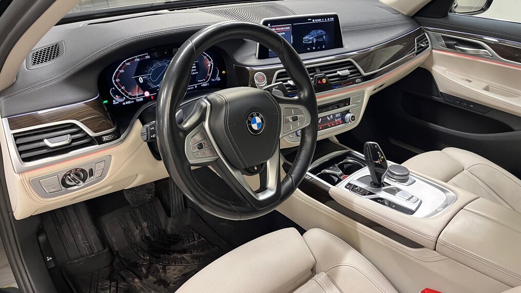 BMW Serii 7, 730