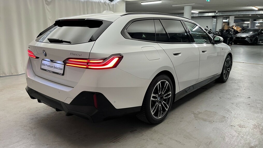 BMW Serii 5, 520