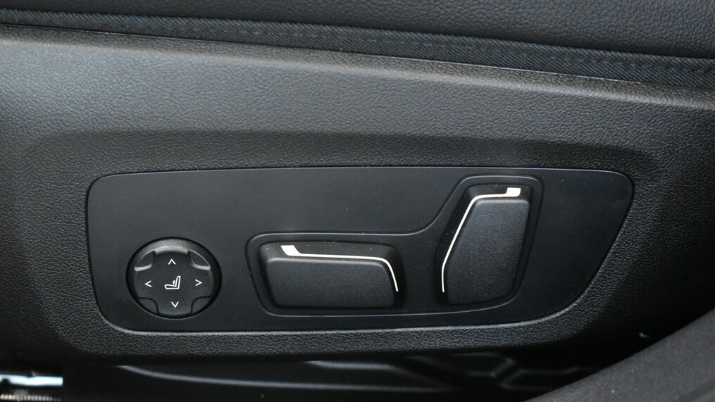 BMW Serii 3, 330