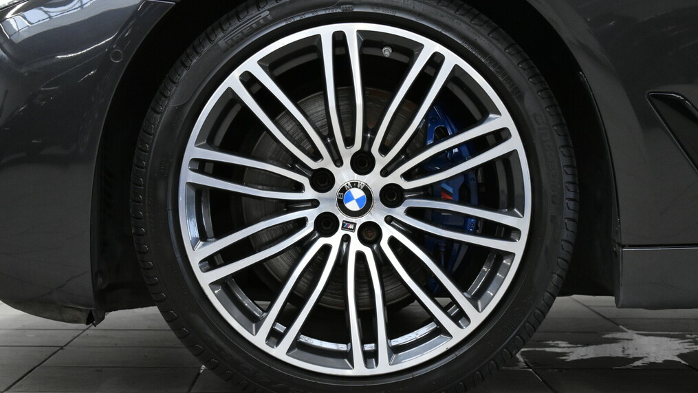 BMW Serii 5, 530