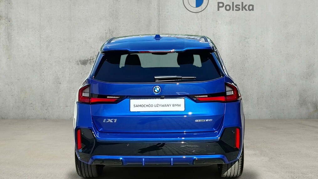 BMW iX1