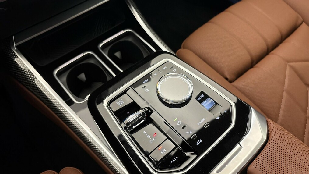 BMW Serii 7, 740