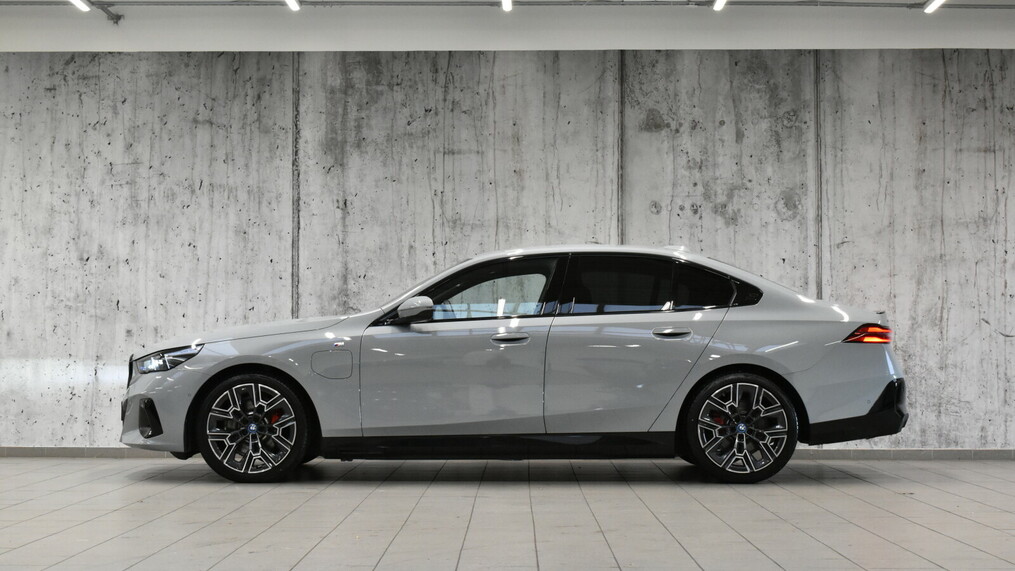 BMW Serii 5, 530