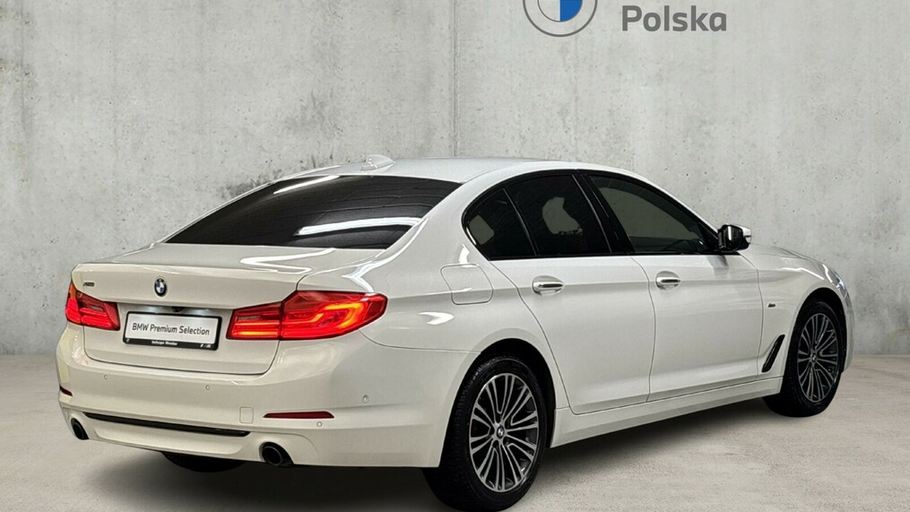 BMW Serii 5, 520