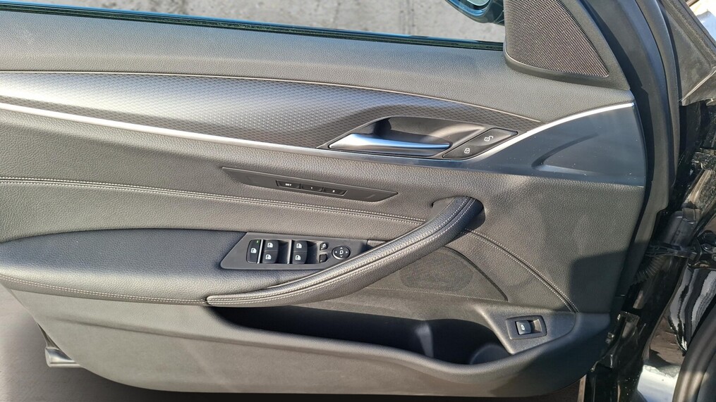 BMW Serii 5, 530