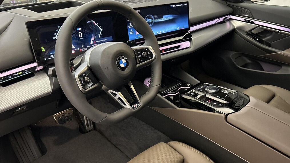 BMW Serii 5, 520