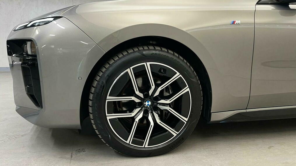 BMW Serii 7, 740