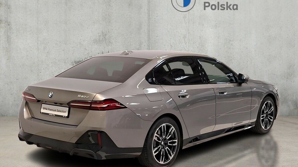 BMW Serii 5, 520